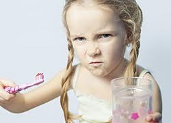 Πώς θα μάθει το παιδί να βουρτσίζει μόνο του τα δόντια του