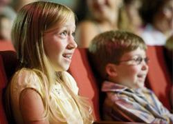 Θέατρο με το παιδί: 5 παραστάσεις που πρέπει να δείτε πριν «κατέβουν»