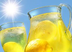 Φτιάξτε σπιτική λεμονάδα με δυόσμο στο σπίτι και... δροσιστείτε υπεύθυνα!