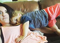 10 μωρά που κάνουν ακόμα και… ακροβατικά για να θηλάσουν!