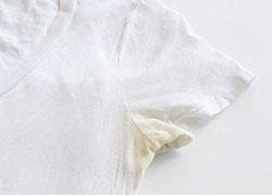 Πώς να «ξεφορτωθείτε» τους κίτρινους λεκέδες από τα ρούχα