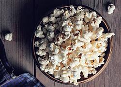 Πώς να φτιάξετε εύκολα πεντανόστιμο ποπ κορν στο σπίτι