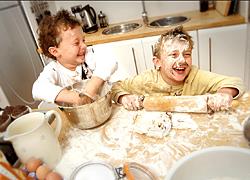 Πώς να απασχολήσετε τα παιδιά στο σπίτι όταν βρέχει