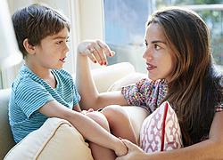 Οι θετικές φράσεις που πρέπει να λέμε καθημερινά στα παιδιά