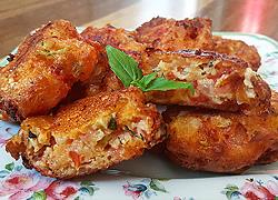 Πώς να φτιάξετε ζουμερούς ντοματοκεφτέδες σε 4 απλά βήματα