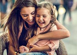 Γιατί οι θείες είναι οι αγαπημένοι συγγενείς των παιδιών