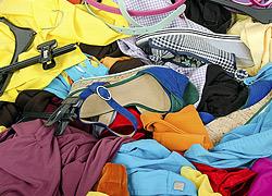 Πώς να μαζέψετε τα καλοκαιρινά ρούχα εξοικονομώντας χώρο και χρόνο!