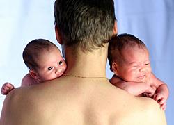 Ο μπαμπάς και τα δίδυμα!