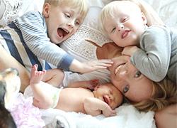 Πιο ευτυχισμένοι οι γονείς με 4 ή περισσότερα παιδιά!