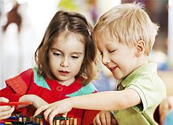 Αφήστε τα παιδιά να παίξουν για να γίνουν… καλύτεροι μαθητές!