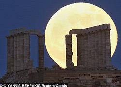 Μη χάσετε την αποψινή μεγαλύτερη πανσέληνο των τελευταίων 70 ετών