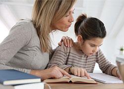 Τι μαθαίνουν τα παιδιά όταν οι γονείς δεν τα «διαβάζουν» για το σχολείο