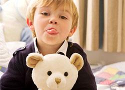 «Γιατί δεν θέλω να φέρνετε συνέχεια δώρα στα παιδιά όταν έρχεστε σπίτι»