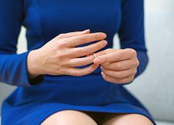 Οι 4 συμπεριφορές που «σκοτώνουν» τον γάμο σας