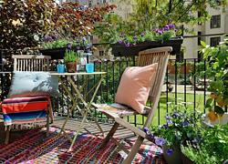 Πώς να μετατρέψετε το μικρό σας μπαλκόνι στον προσωπικό σας παράδεισο