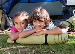 12 έξυπνες ιδέες για να κάνετε το camping με τα παιδιά παιχνιδάκι