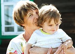 4 τρόποι που οι παππούδες… σαμποτάρουν το έργο των γονιών 