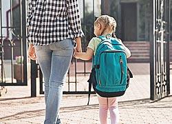 4 τύποι μαμάδων που θα συναντήσεις σε κάθε σχολείο 