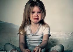 7 πρακτικοί τρόποι να βοηθήσετε το παιδί να ξεπεράσει τη φοβία του για το σκοτάδι! 