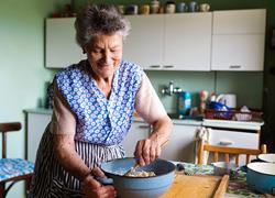 7 συμβουλές των μαμάδων μας που πρέπει να βγάλουμε απ’ τη ζωή μας