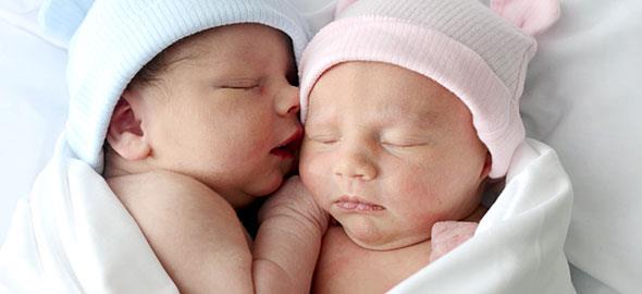 Διπλή εγκυμοσύνη: 10 αλήθειες που θα καταλάβουν μόνο οι μαμάδες με δίδυμα