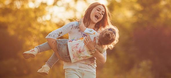 Οι συνήθειες των πραγματικά χαρούμενων μαμάδων