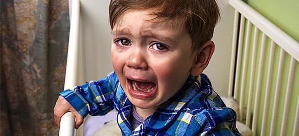 Πώς θα μάθει ο δίχρονος γιος μου να κοιμάται μόνος του;