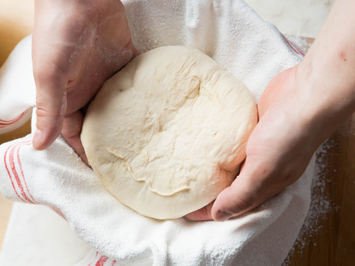 Тесто подошло фото. Тесто. Дрожжевое тесто процесс. Советы по выпечке. Bread fermentation.