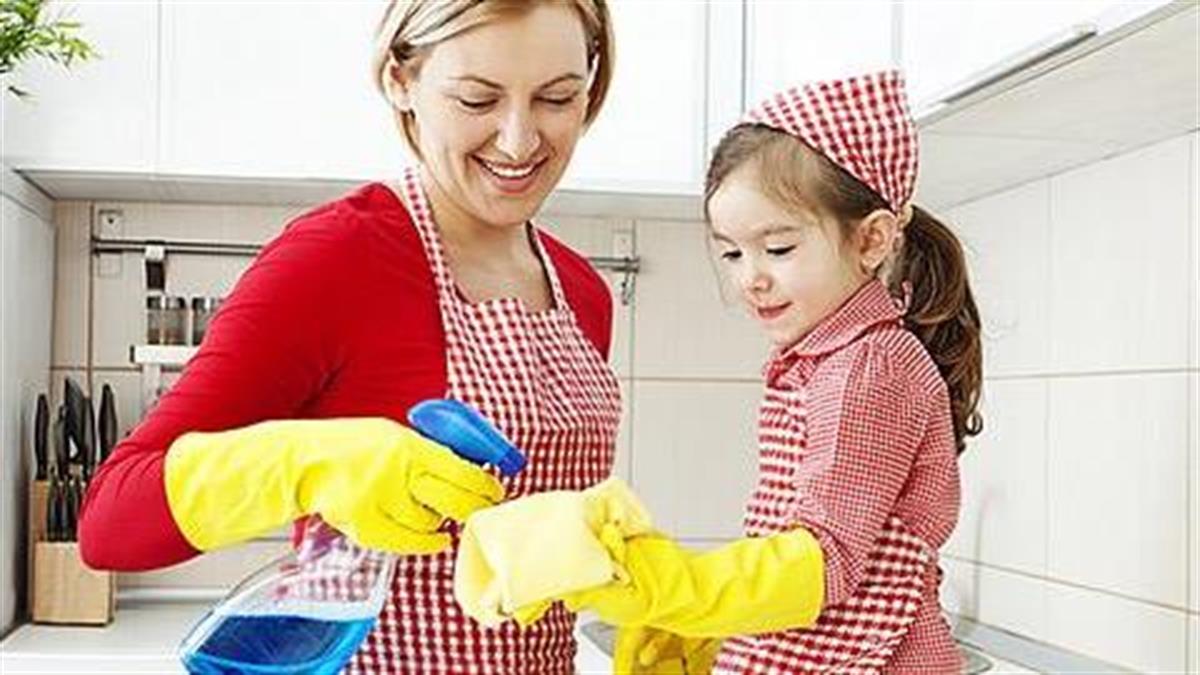 Πώς να μάθετε στο παιδί να κάνει τις δουλειές του σπιτιού
