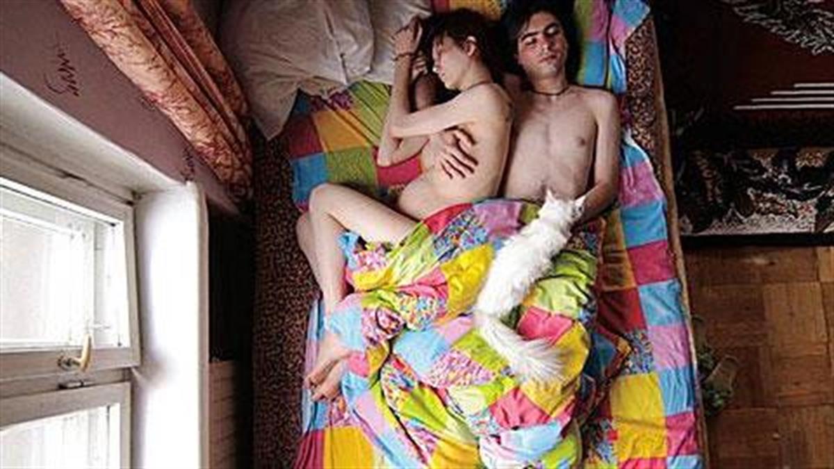 Τρυφερές στιγμές: 12 ζευγάρια που περιμένουν μωρό φωτογραφίζονται στον ύπνο τους!