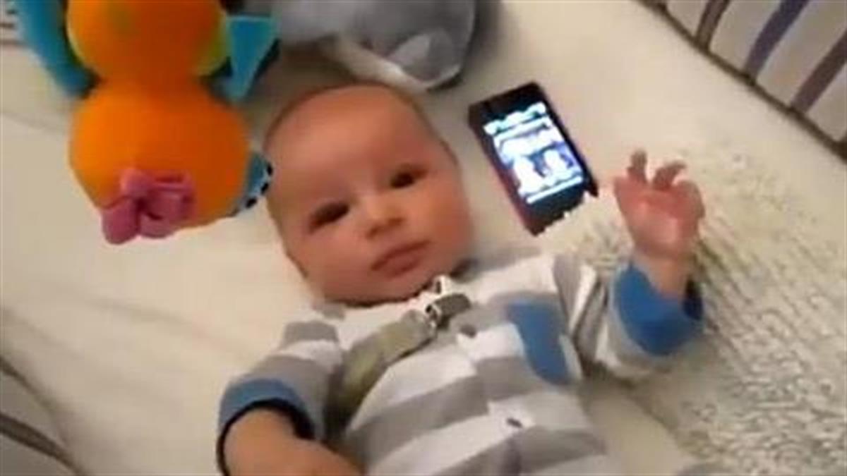 Η δύναμη μαζί τους: Δείτε στο ξεκαρδιστικό βίντεο πώς κατάφεραν να ηρεμήσουν το μωρό τους!