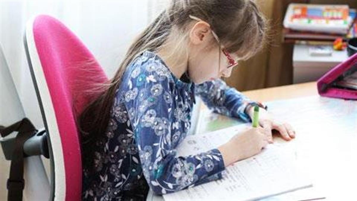 Πώς να βοηθήσετε το παιδί με την επανάληψη πριν τις εξετάσεις