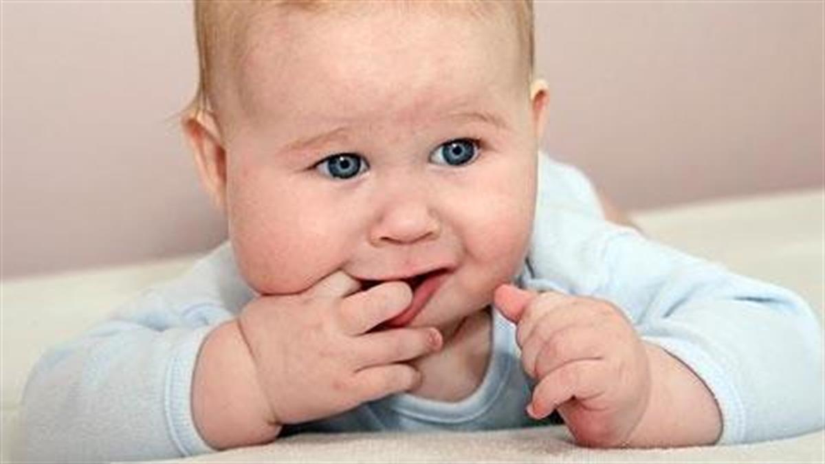 Βγάζει δοντάκια; 8 τρόποι για να ανακουφίσετε το μωρό σας!