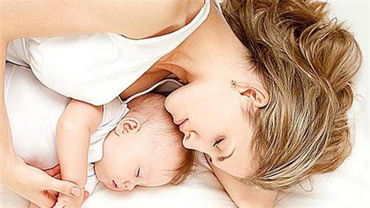 Αγκαλιά στο κρεβάτι: 3 ειδικοί μιλούν για τον ύπνο του παιδιού με τους γονείς