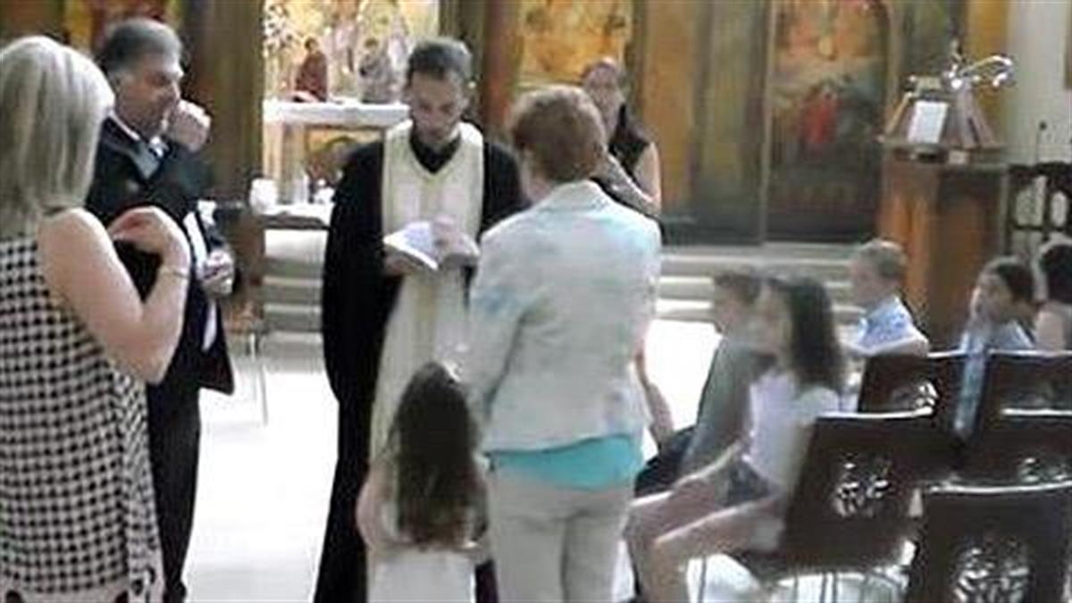 Πρωτοφανές: Ιερέας αρνείται να βαφτίσει 3χρονο κοριτσάκι που δεν θέλει να βαφτιστεί! (βίντεο)