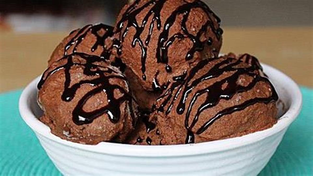 Σπιτικό παγωτό σοκολάτα σε 5 κολασμένες συνταγές!