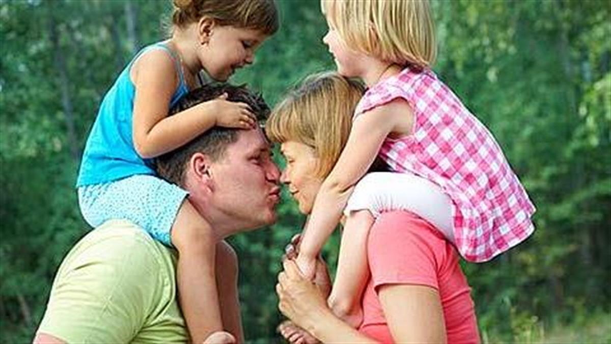 Γιατί βάζω τον άνδρα μου πάνω από τα παιδιά μου εξηγεί μια μαμά προκαλώντας αντιδράσεις