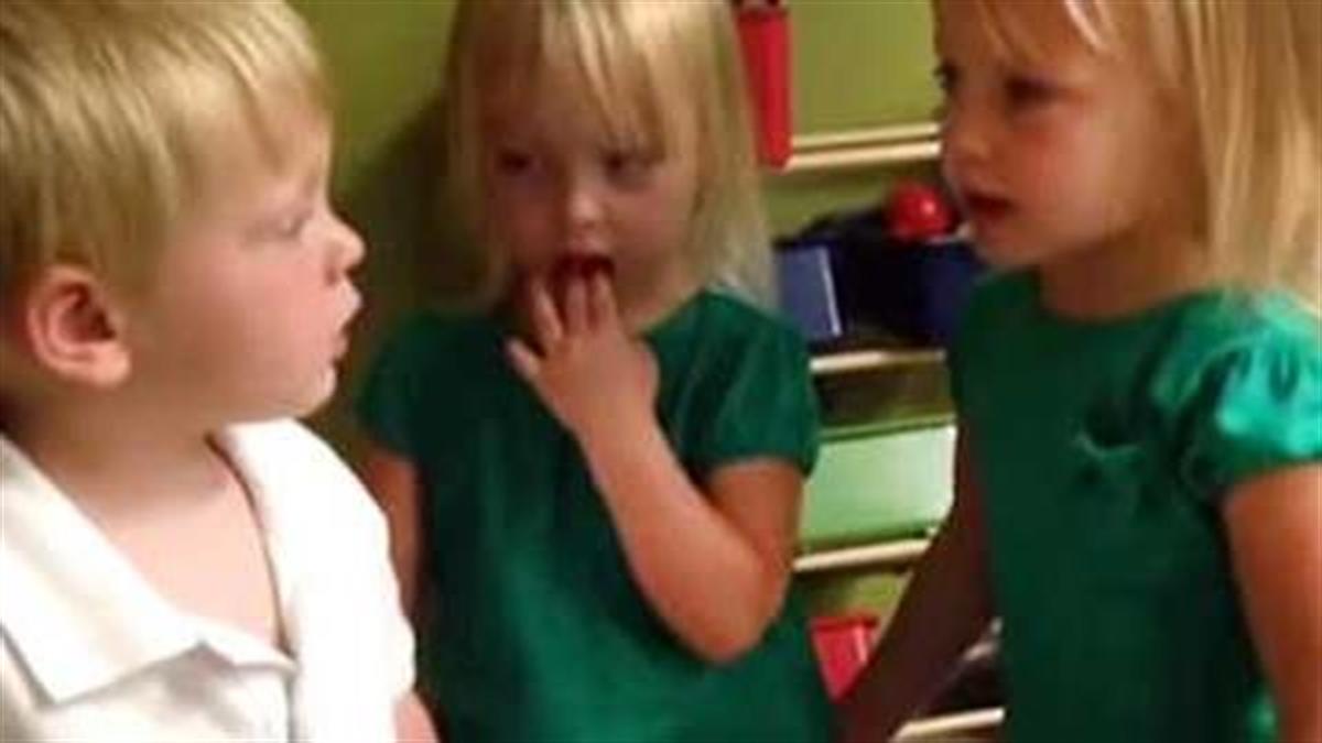 Αυτό το βίντεο με 3χρονα παιδάκια να μαλώνουν θα κάνει την καρδιά σας να λιώσει!