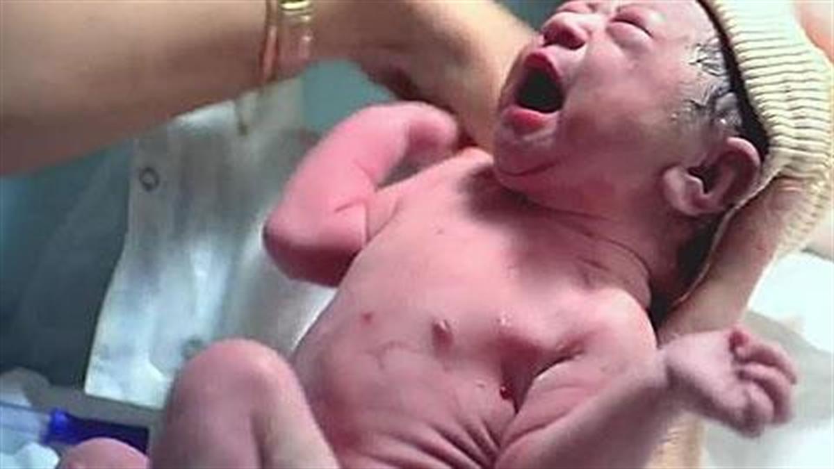 Μαζί κάθε στιγμή: Ένα καταπληκτικό βίντεο με τις μεγάλες στιγμές του μωρού σας