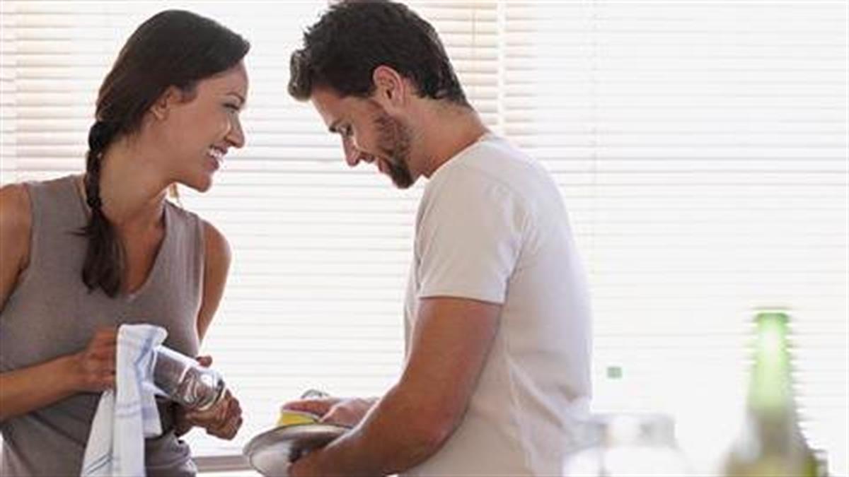 6 πράγματα που κάνει ο άντρας σας και δείχνουν ότι σας λατρεύει