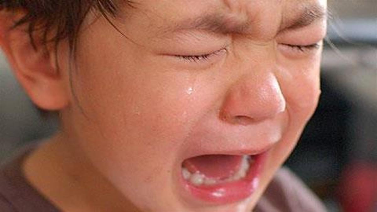 Ο 5 ετών γιος μου κλαίει με το παραμικρό. Πώς να τον κάνω λιγότερο ευαίσθητο;