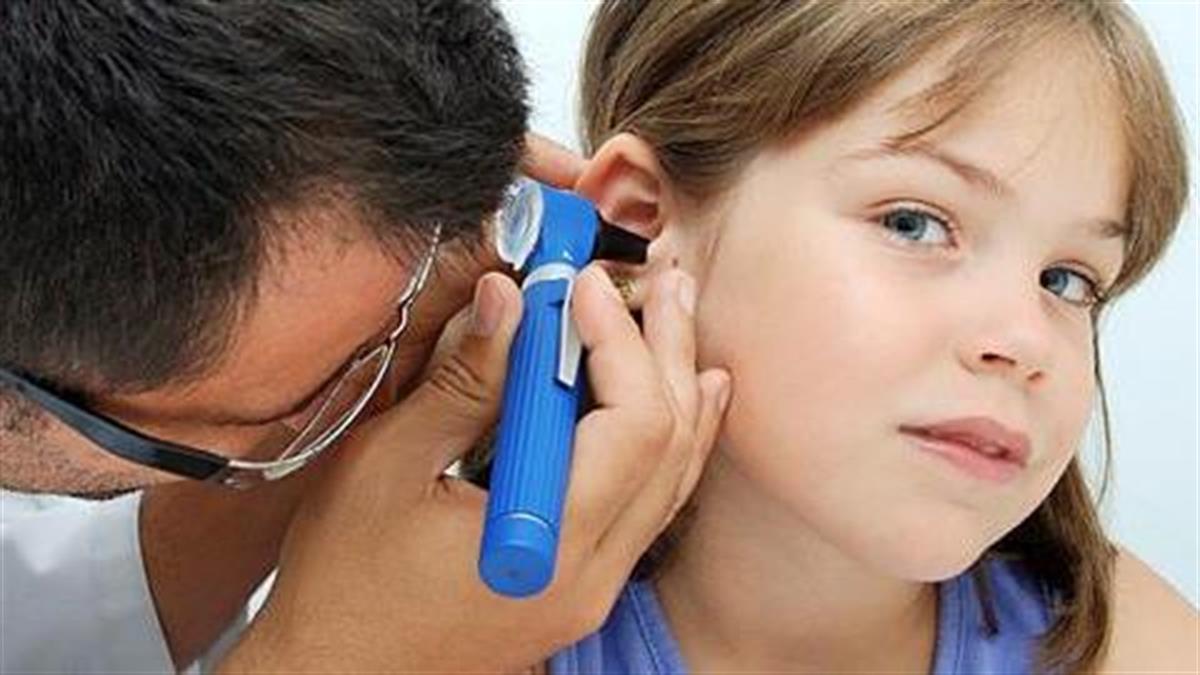 Ωτίτιδα: Ποια τα συμπτώματα και πώς να προφυλάξετε το παιδί