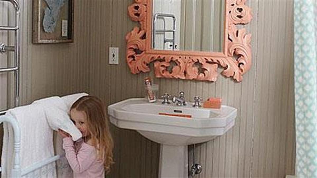 Πώς να οργανώσετε το μπάνιο για να το χρησιμοποιεί ευκολότερα το παιδί