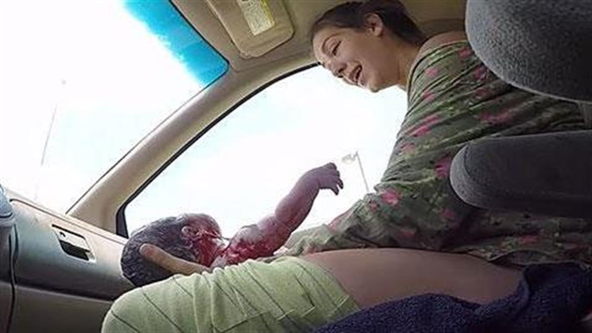 Γυναίκα γεννάει στο αυτοκίνητο, σε ένα απίστευτο βίντεο!