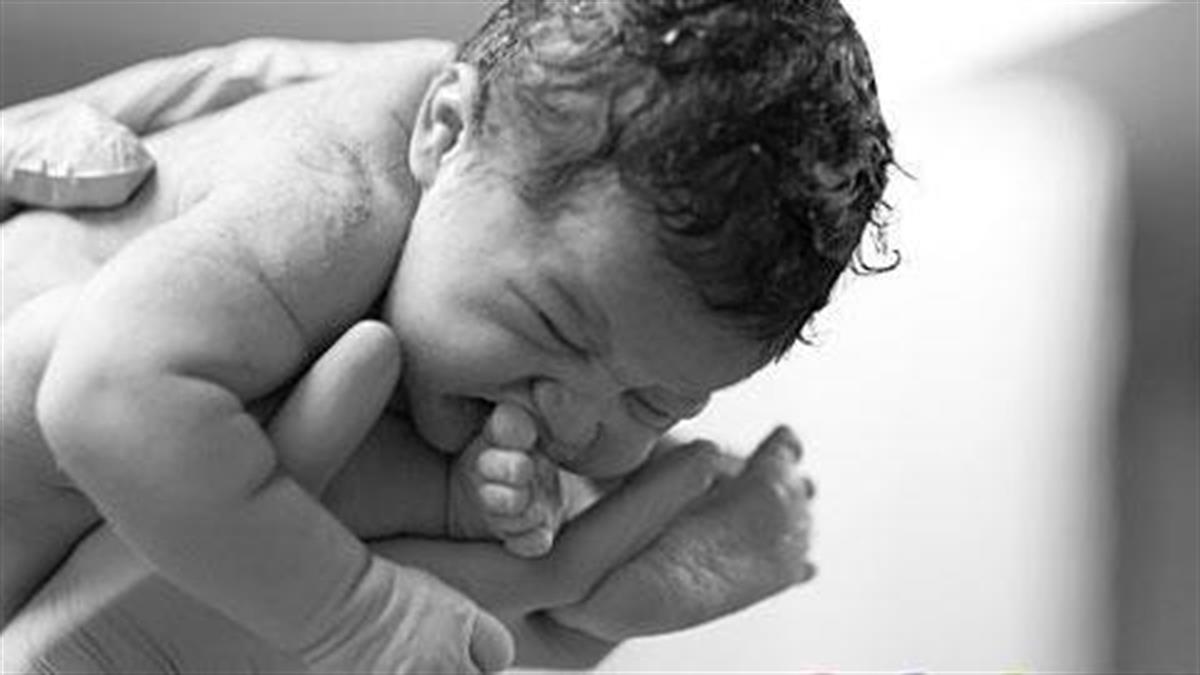 Συγκλονιστικές φωτογραφίες δείχνουν πώς το μωρό «χωράει» στη μήτρα!