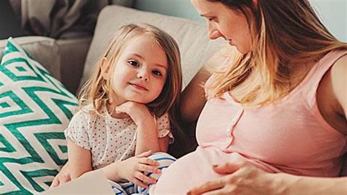 Έγκυος και μαμά: Πώς να τα βγάλετε πέρα