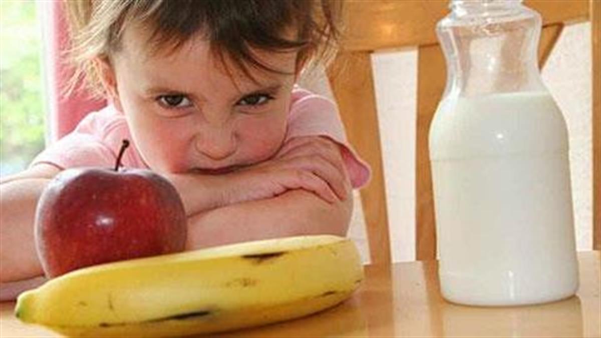 Πώς να κάνετε το παιδί να φάει φρούτα
