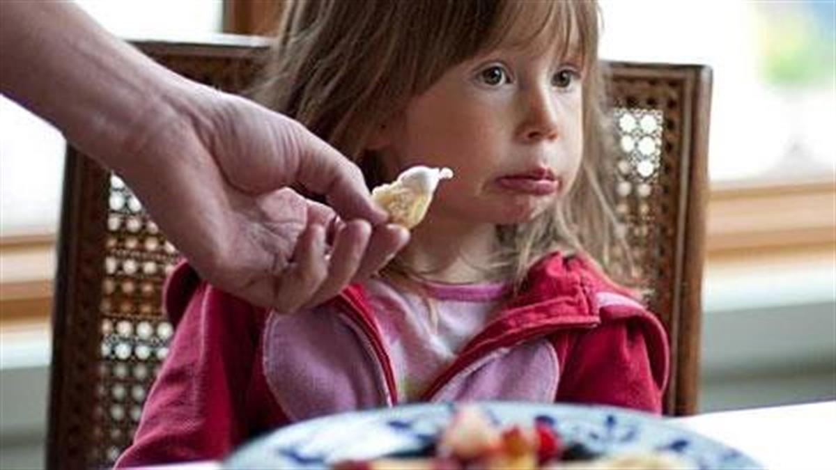 8 κόλπα για γονείς με παιδιά δύσκολα στο φαγητό