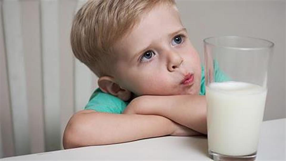 Ο γιος μου δεν πίνει γάλα. Τι τροφές μπορώ να του δίνω;
