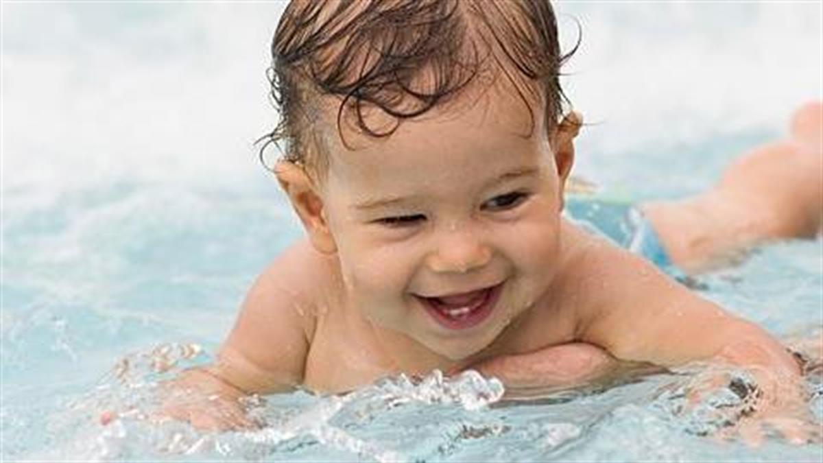 Πόση ώρα μπορεί να μείνει το θαλασσινό νερό πάνω στο μωρό;